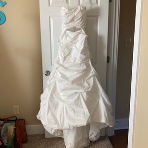 David’s bridal trumpet/mermaid style wedding dress
